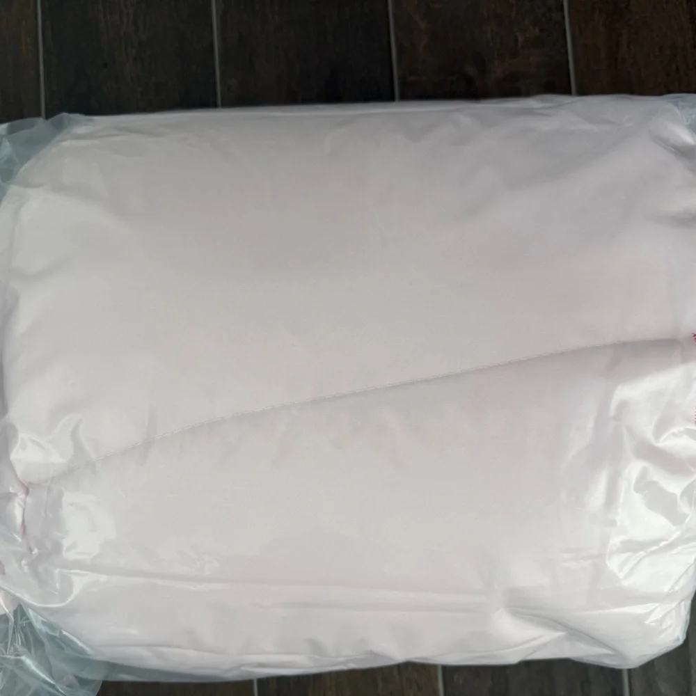 🆕 Royal Luxe King Size Microfiber Down Alternative Comforter 🌸 Light Pink –🌸NWT